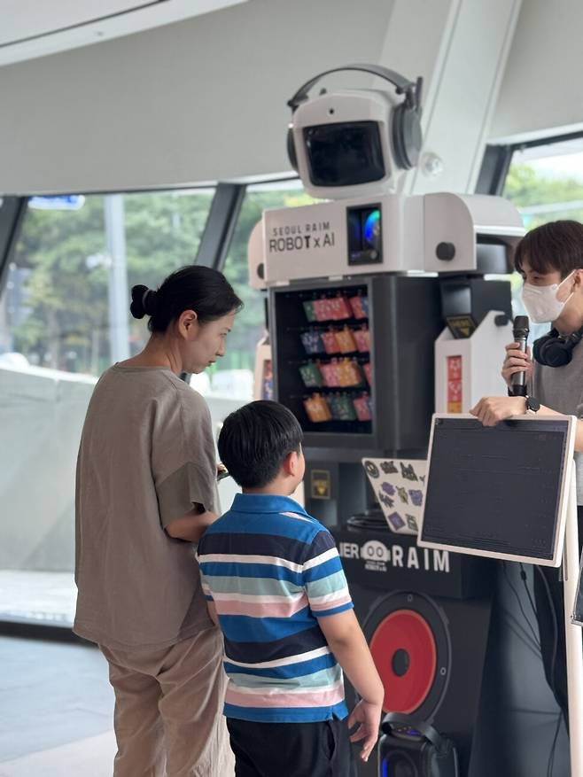서울로봇인공지능과학관은 방과후 교육 프로그램부터 가족이 함께 인공지능을 경험할 수 있는 프로그램이 다양하다. 서울로봇인공지능과학관 제공
