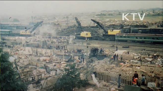 1977년 11월11일 대한민국 최악의 열차 폭발사고 '이리역 폭발사고'가 일어났다. 사진은 폭발당시 사고 현장 모습./사진=KTV 영상 캡처