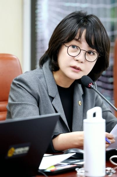 8일 개최된 서울시의회 행정사무감사에서 질의하는 김혜영 의원