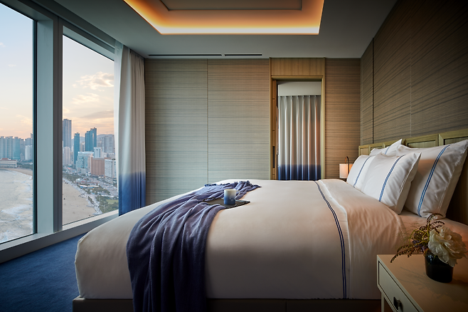해운대를 바라볼 수 있는 프리미어 스위트 객실(Premier Suite Room)