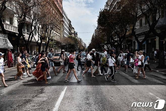 사람들로 북적이는 그리스 테살로니키의 거리.(특정 기사 내용과 무관한 자료사진) ⓒ AFP=뉴스1 ⓒ News1