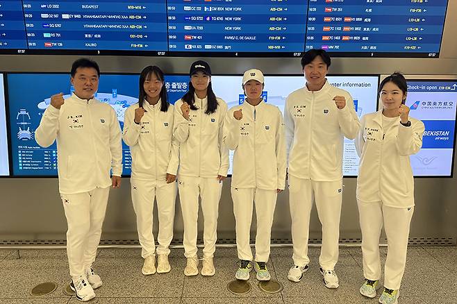 (왼쪽부터) 김정배 감독, 백다연, 구연우, 김다빈, 김현승 코치, 박소연 트레이너 (사진/대한테니스협회)