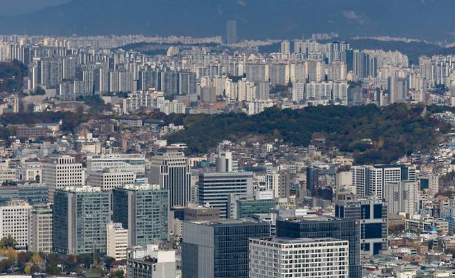 대출 규제 강화로 입주 잔금 마련이 어려워지면서 10월 아파트 입주율이 전국적으로 하락했다. 사진은 지난 8일 서울 아파트 단지의 모습. /사진=뉴스1