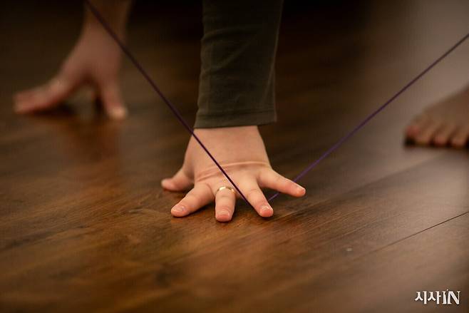 ‘도시의 노마드’ 회원이 줄을 활용해 춤을 추고 있다. ⓒ시사IN 신선영