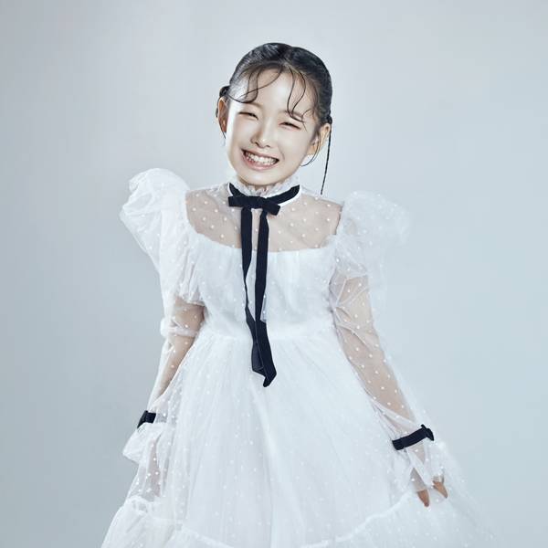 ▲ 지난 9일 방송된 '불후의 명곡'에서 부른 '내 이름 아시죠'로 큰 감동을 주고 있는 이수연. 제공|토탈셋