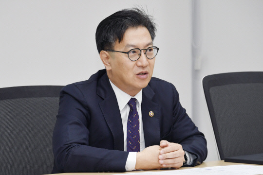 김범석 기획재정부 차관이 11월 13일 오전 서울 영등포구 한국수출입은행에서 열린 '제21차 일자리 전담반 회의'를 주재, 모두발언을 하고 있다. [기획재정부]