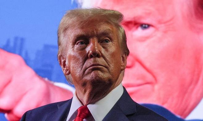 도널드 트럼프 미국 대통령 당선자가 5일(현지시각) 미시간 그랜드래피즈에서 선거 유세를 하고 있다. 로이터 연합뉴스