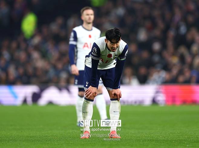 ▲ 사우디아라비아가 또 손흥민을 노린다. 지난해 여름 거액의 돈다발로 손흥민을 유혹했다가 거절당한 바 있다. 손흥민은 프리미어리그 잔류를 선언하며 토트넘에 대한 애정을 나타냈다. 시간이 지났고, 토트넘은 손흥민과 연장 계약 소식을 알리지 않고 있다. 감감무소식에 손흥민 측도 분노했다는 영국 현지 보도가 터졌다. 급기야 사우디아라비아 이적설까지 불거졌다. 토트넘이 1년 연장 팀 옵션만 발동할 경우 내년 여름 이적설은 또 불거질 전망이다.