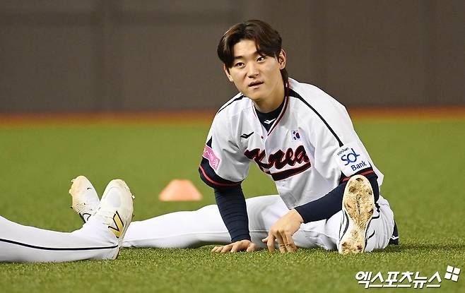 일본 스포츠 전문 매체 '스포츠 호치'가 오는 16일 한국과의 2024 WBSC 프리미어12 B조 조별리그 경기를 앞두고 김도영을 한국 야구 대표팀 중심 선수로 소개했다. 사진 박지영 기자