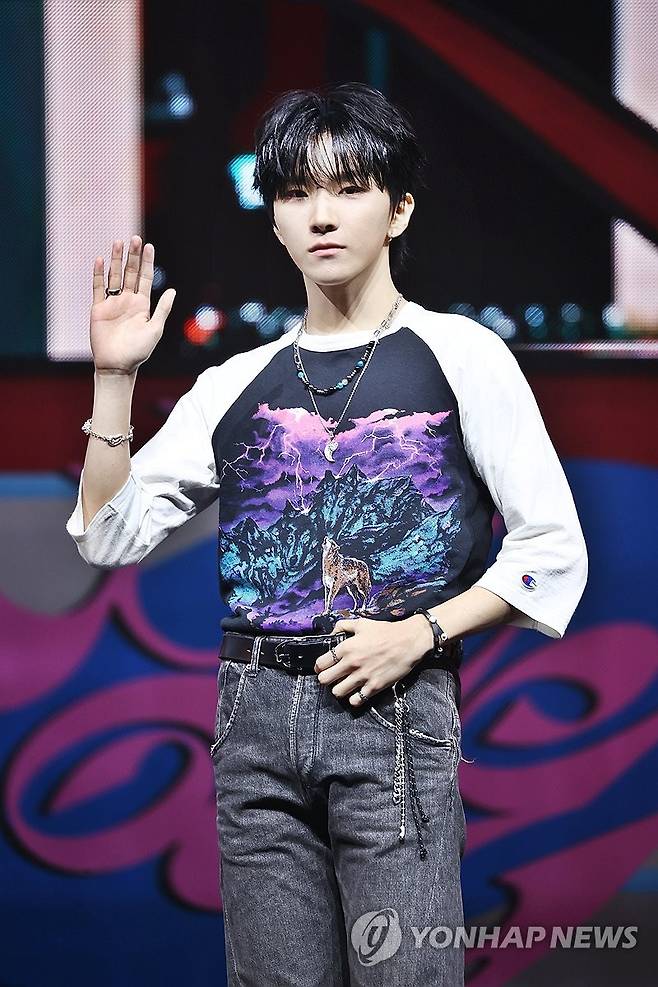 운학, 보이넥스트도어 막내 (서울=연합뉴스) 진연수 기자 = 그룹 보이넥스트도어(BOYNEXTDOOR) 운학이 2024년 9월 9일 오후 서울 용산구 블루스퀘어에서 열린 미니 3집 '19.99' 발매 기념 쇼케이스에서 포즈를 취하고 있다. [연합뉴스 자료사진]