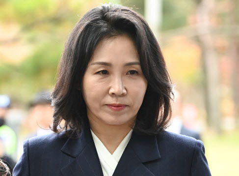 공직선거법위반 혐의로 기소된 이재명 더불어민주당 대표의 배우자 김혜경씨가 14일 경기도 수원시 영통구 수원지방법원에서 열리는 1심 선거 공판에 출석하고 있다.  (사진=뉴시스)