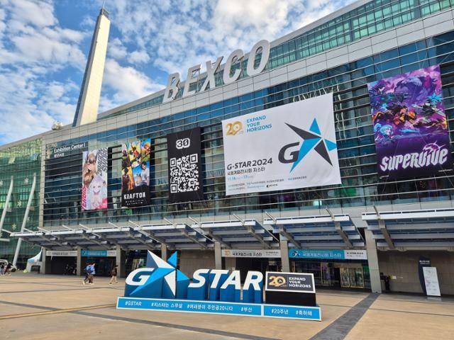 14일 부산 벡스코 전시장 앞에 '지스타'의 20주년을 기념하는 로고가 서 있다. 부산=인현우 기자