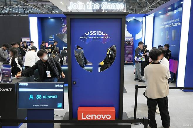 ▲ 레노버 체험존 입구에서는 레노버 리전 로고가 반갑게 맞이해줬습니다