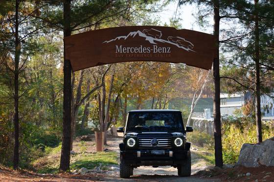 An electrified Mercedes-Benz G-Class SUV goes through off-road courses at the AMG Experience Center in Yongin, Gyeonggi. [CHO YONG-JUN]