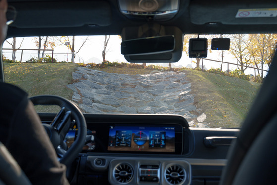 An electrified Mercedes-Benz G-Class SUV goes through off-road courses at the AMG Experience Center in Yongin, Gyeonggi. [CHO YONG-JUN]