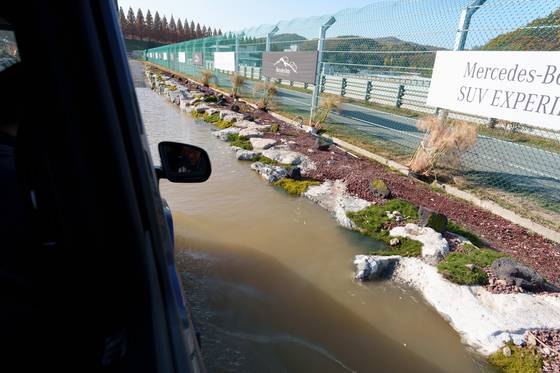 An electrified Mercedes-Benz G-Class SUV goes through off-road courses at the AMG Experience Center in Yongin, Gyeonggi.[CHO YONG-JUN]