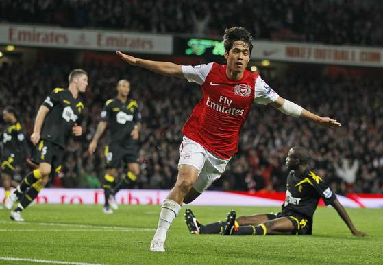 Arsenal's Park Chu-young celebrates scoring during a League Cup match against Bolton Wanderers at Emirates Stadium in London on Oct. 25, 2011. [AP/YONHAP]
