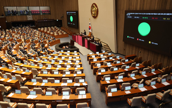 A bill to establish a special counsel probe into first lady Kim Keon Hee passes with support from all 191 lawmakers present after members of the conservative People Power Party boycotted the vote. [YONHAP]