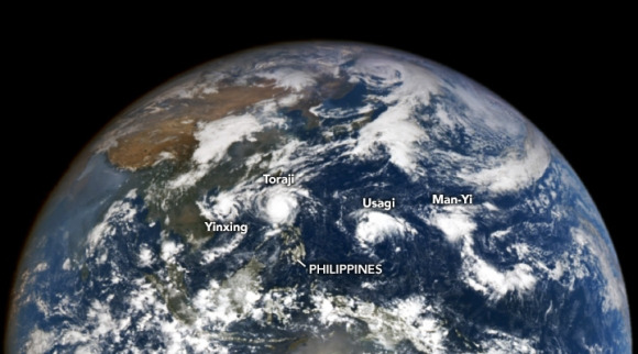 지난 11일 위성으로 촬영한 4개의 태풍 모습. 사진=NASA Earth Observatory