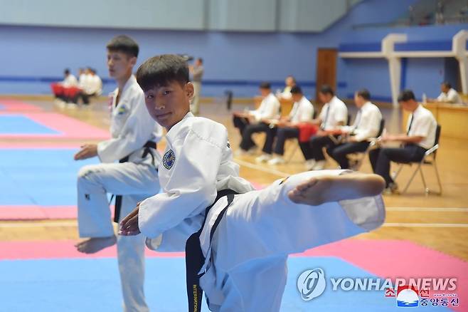 북한 '전국 청소년 태권도선수권 대회' (평양 조선중앙통신=연합뉴스) 북한이 '전국 청소년 태권도선수권 대회'가 지난 20일 태권도전당과 태권도성지관에서 시작됐다고 조선중앙통신이 21일 보도했다. 2023.8.21     [국내에서만 사용가능. 재배포 금지. For Use Only in the Republic of Korea. No Redistribution] nkphoto@yna.co.kr