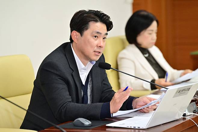 김종훈 울산시의원이 울산시 행정사무감사에서 질의하고 있다./ 울산시의회