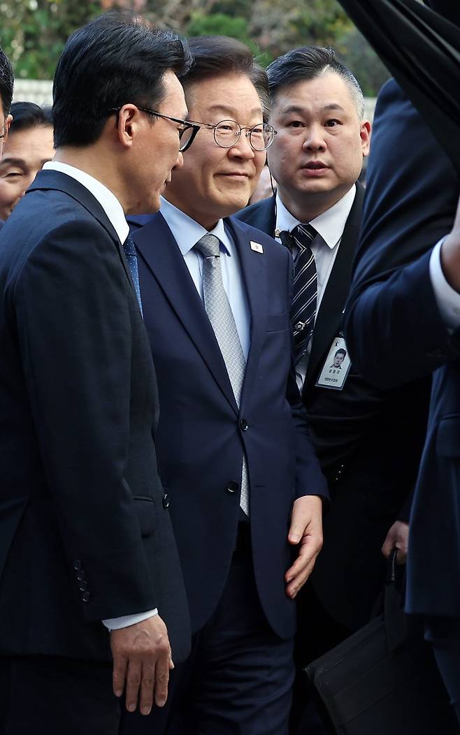 이재명 더불어민주당 대표가 15일 서울 서초구 서울중앙지방법원에서 열린 '공직선거법 위반' 1심 선고 공판에 출석하고 있다. . 2024.11.15/뉴스1 /사진=뉴스1화상