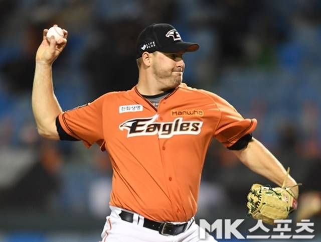 한화에서 활약할 당시의 서폴드. 사진=김재현 기자