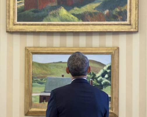 2014년 2월 버락 오바마 미국 대통령이 백악관 집무실에 걸린 에드워드 호퍼의 그림을 바라보고 있다. [백악관·사진 Chuck Kennedy]