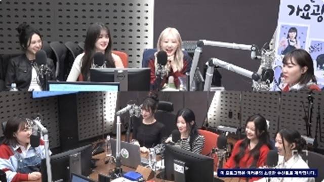 위부터 치키타, 로라, 라미, 아현, 아사, 파리타, 루카 (KBS cool FM ‘이은지의 가요광장’ 캡처)