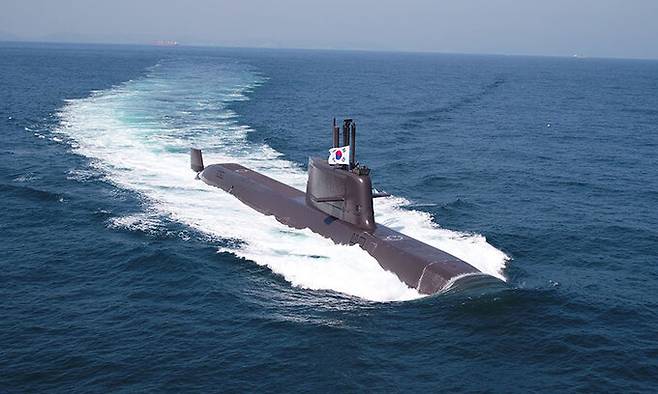 한국 해군 장보고-Ⅲ 배치(Batch)Ⅰ 신채호함이 시험평가를 위해 항해를 하고 있다. 세계일보 자료사진