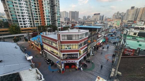 ‘힙당동’(힙한 신당동)이라고 불리는 서울 중구 신당동 일대 전경. 중구는 신당동 등 지역 명소를 중심으로 로컬 관광 콘텐츠를 발굴 및 확대할 계획이다. 중구 제공