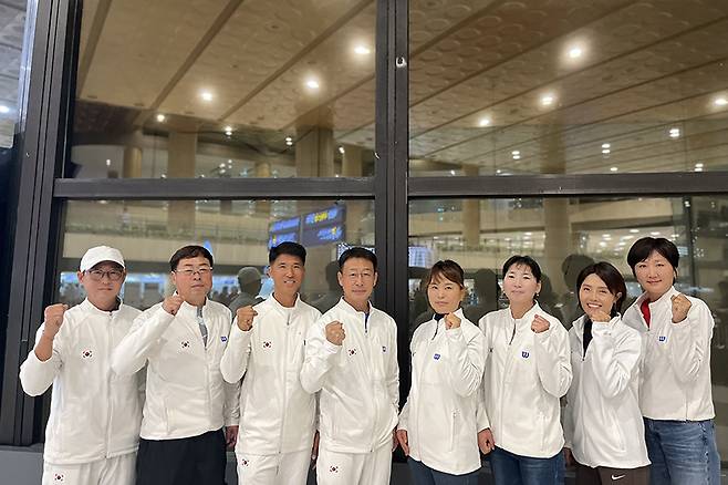 (왼쪽부터) 이창훈, 김종락, 공기훈, 김상용, 이지은, 이은정, 이수진, 서주임 (사진/대한테니스협회)