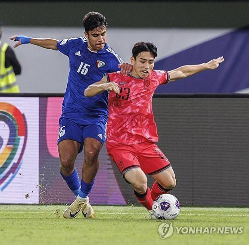 홍명보호의 차세대 2선 자원 경쟁이 치열하다. 한국 축구 미래를 짊어질 자원들이 홍명보 감독 눈에 들기 위해 무한경쟁 체제에 돌입했다.&nbsp;양민혁, 이현주부터 엄지성, 배준호, 정우영, 홍현석 등 기존 자원들이 향후 대표팀 주축이 되기 위한 경쟁에 들어갔다. 연합뉴스