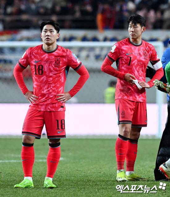 영국 매체 팀토크가 16일(한국시간) 손흥민이 토트넘의 유럽축구연맹(UEFA) 챔피언스리그 진출 실패 시 매각 대상이 되며 PSG가 관심을 보이고 있다고 보도했다.&nbsp;엑스포츠뉴스DB