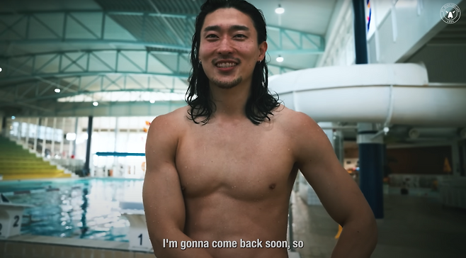 지난 15일 구단 유튜브를 통해 공개된 재활 중인 조규성의 모습. 조규성은 조만간 그라운드에 복귀할 것이라 직접 언급해 눈길을 끌었다. 사진=미트윌란 유튜브 갈무리