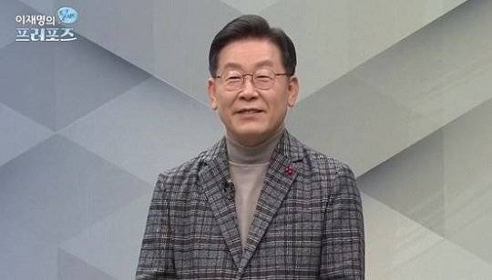 2021년 12월 29일 채널A 토크콘서트 ‘이재명의 프러포즈’에 출연 중인 이재명 더불어민주당 대선 후보. 사진 채널A 캡처