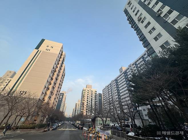 강남구 일원동 수서1단지 아파트. 단지내에 분양아파트와 SH임대아파트가 섞여있다. 서영상 기자