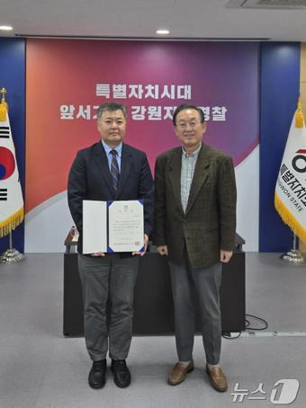 강원특별자치도는 18일 이강훈 강원도립대 교수를 자치경찰위원회 보궐위원으로 임명했다.(강원도 제공)/뉴스1