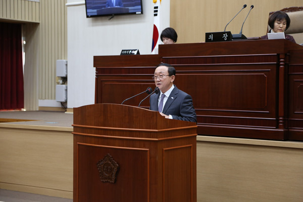 김덕현 연천군수 연천군의회 정례회에서 군정연설 모습(사진제공=연천군청)