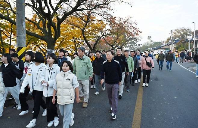 창녕읍 가족사랑 건강걷기대회 성료. 창녕군 제공