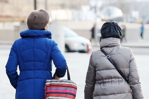 오늘(18일)은 아침 최저기온은 전날(17일)보다 10도 내외(전북내륙 15도 이상)로 떨어지고, 한파특보가 내려진 가운데, 바람도 강하게 불어 체감온도는 더욱 낮아 춥겠으니, 급격한 기온 변화로 인한 면역력 저하 등 건강관리에 유의해야겠다. 서울, 오늘, 내일, 주간 날씨 ©bnt뉴스