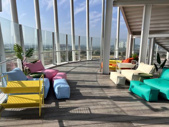 부여군은 은빛 억새 물결이 절정인 가운데 백마강 테마파크 전망대를 오는 20일부터 내년 1월 14일까지 무료 개방한다. 사진은 전망대 내부 전경 부여군 제공