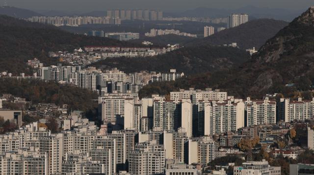 18일 서울 중구 남산에서 바라본 서울 시내 아파트. 뉴시스