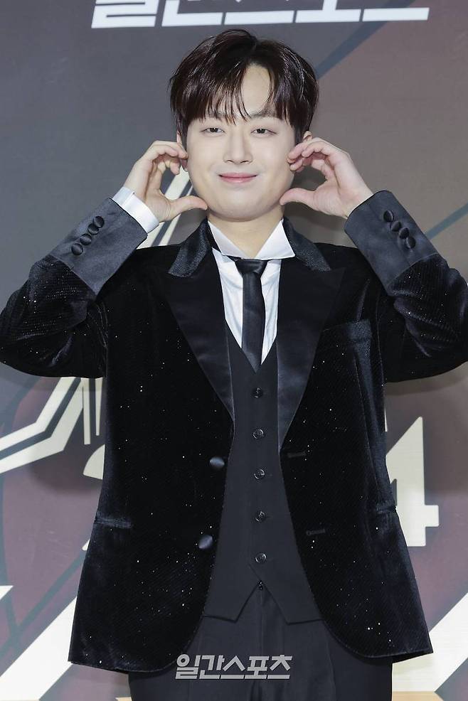 [2024 KGMA] 이찬원이 17일 인천 중구 운서동 인스파이어 아레나에서 열린 '2024 코리아그랜드뮤직어워즈(KGMA)' 둘째날 송데이 레드카펫 행사에 참석해 포즈를 취하고 있다. 일간스포츠(이데일리M)가 주최하고 KGMA 조직위원회가 주관하는 '2024 KGMA'는 올해 창간 55주년을 맞은 일간스포츠가 대한민국 대중음악계에 새로운 패러다임을 제시하기 위해 새롭게 개최하는 시상식으로 16, 17일 이틀간 펼쳐졌다. 영종도(인천)=KGMA특별취재반 /2024.11.17/