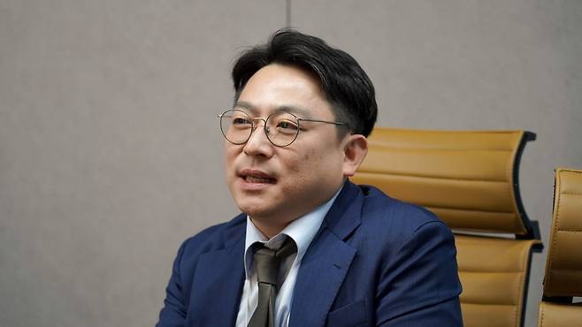 현민석 법무법인 YK 변호사가 18일 서울 역삼동 YK 본사에서 한국경제신문과 인터뷰하고 있다. (사진=YK 제공)