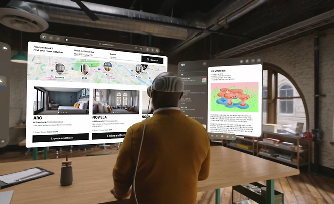 애플 비전프로를 쓰고 업무를 하는 모습. 애플 제공
