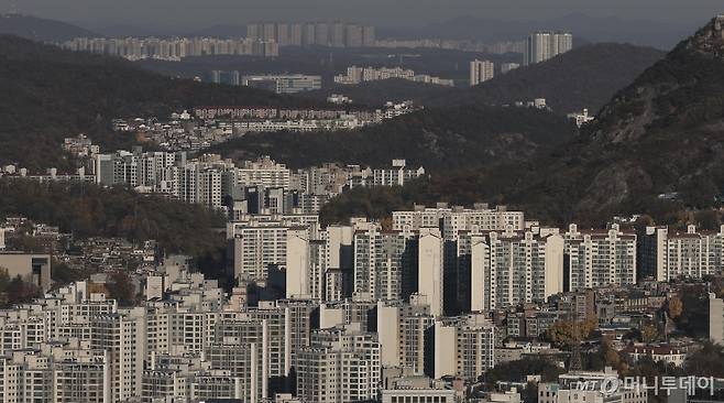 [서울=뉴시스] 정병혁 기자 =  사진은 18일 서울 중구 남산에서 바라본 서울시내 아파트. 2024.11.18.