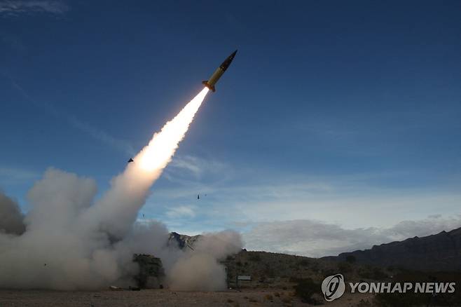 미군의 에이태큼스(ATACMS) 미사일 실사격 훈련 [AFP/JOHN HAMILTON/미 국방부제공 연합뉴스 자료사진 재판매 및 DB 금지