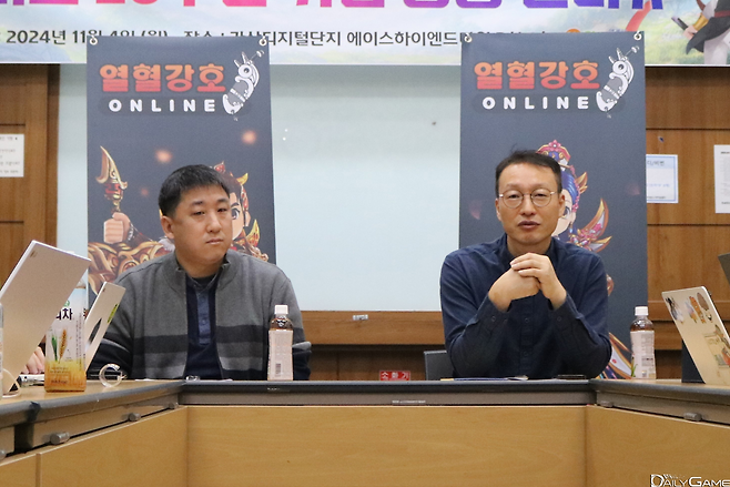 왼쪽부터 엠게임 공근영 기획팀장, 강영순 본부장.