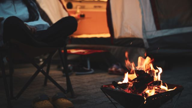 겨울이 다가오면 캠핑을 떠나는 사람이 늘어난다 | 출처: 클립아트코리아